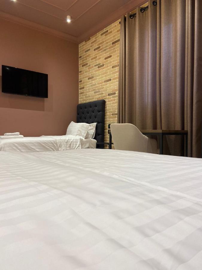 Ardenica Boutique Hotel Lushnje Bagian luar foto