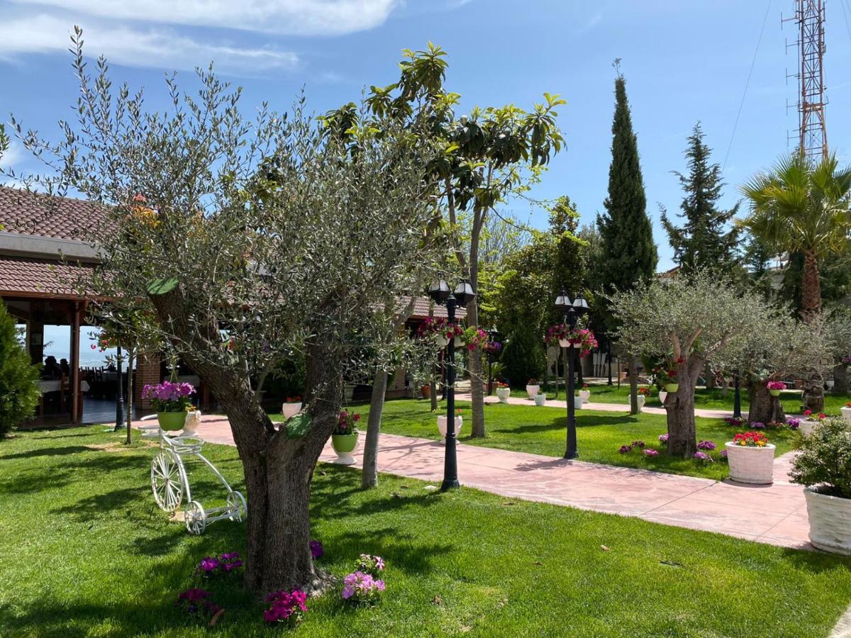 Ardenica Boutique Hotel Lushnje Bagian luar foto