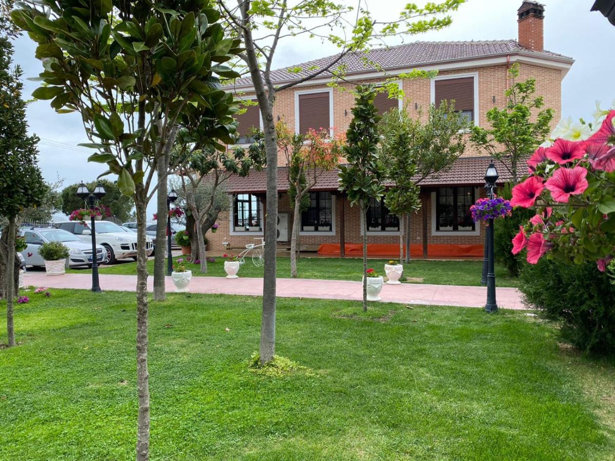Ardenica Boutique Hotel Lushnje Bagian luar foto