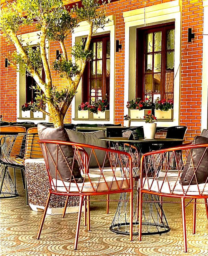 Ardenica Boutique Hotel Lushnje Bagian luar foto
