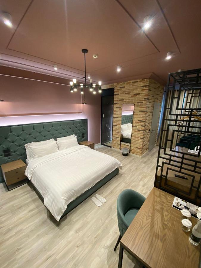 Ardenica Boutique Hotel Lushnje Bagian luar foto