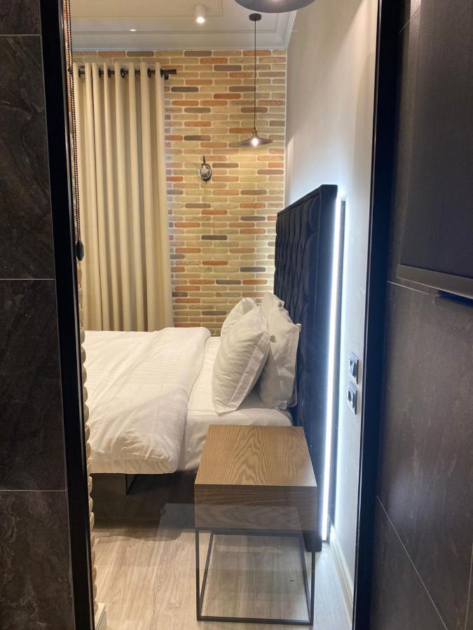 Ardenica Boutique Hotel Lushnje Bagian luar foto