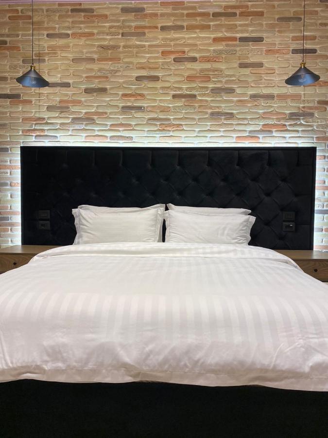 Ardenica Boutique Hotel Lushnje Bagian luar foto